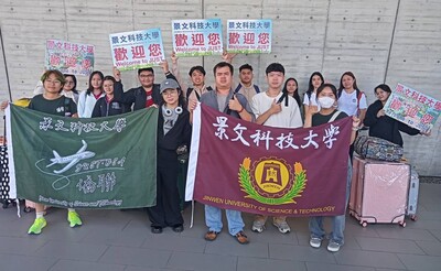 景文科大僑生與境外新生入臺接機圖片
