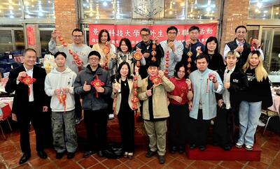 景文科大僑外生團圓圍爐迎春節圖片